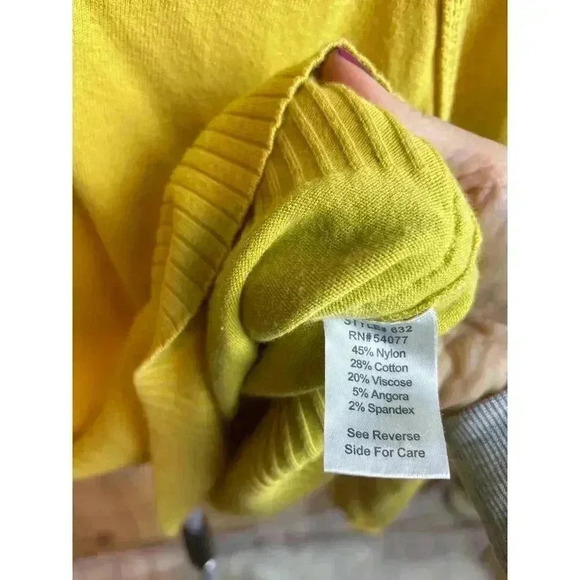 Cabi V-Neck Lightweight Fitted Mustard Yellow Knit Sweater Women's Size M - Picture 5 of 9